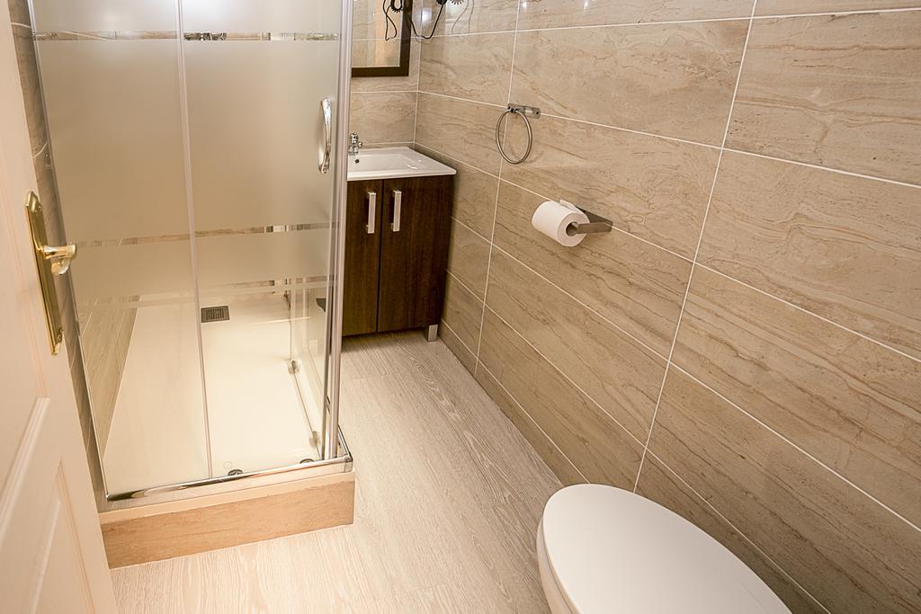 Hostal Balmes Centro Barcelona Exterior foto